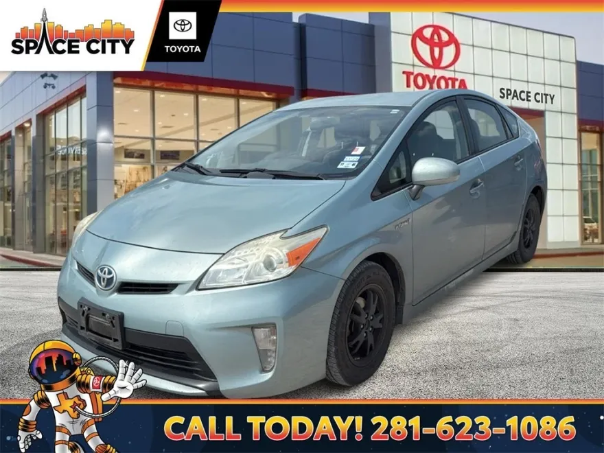2015 Toyota Prius Two photo 1