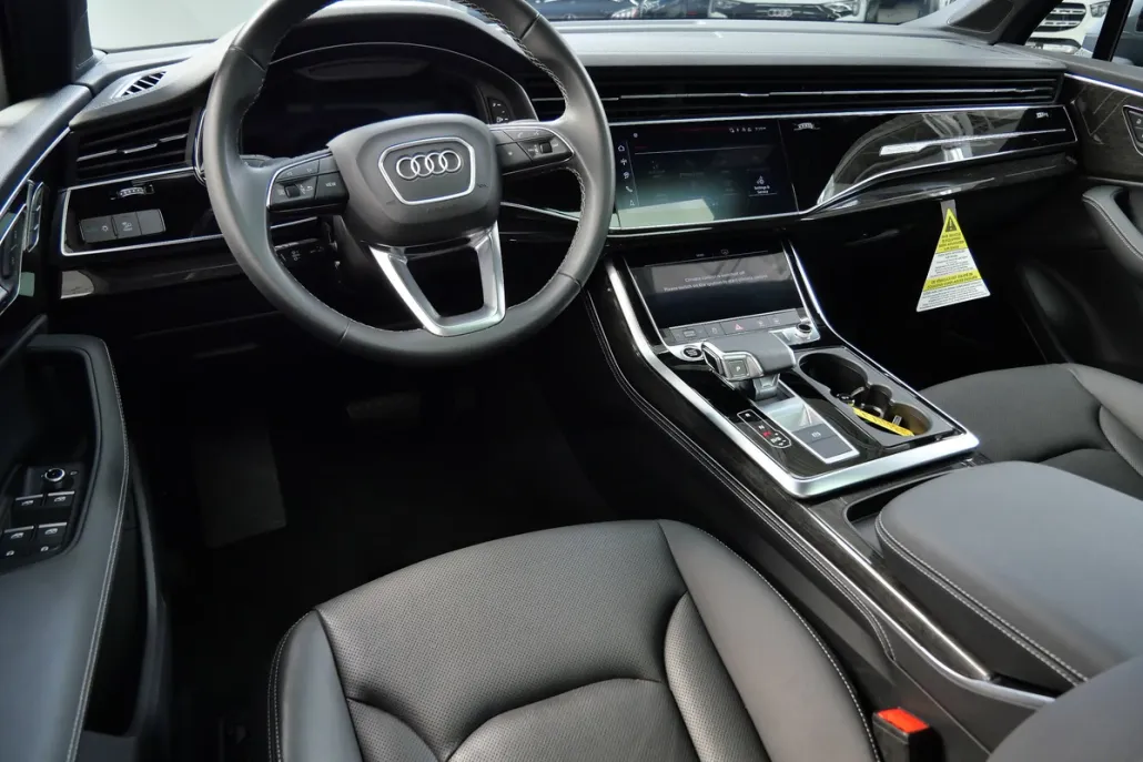 2025 Audi Q7 Premium Plus photo 1