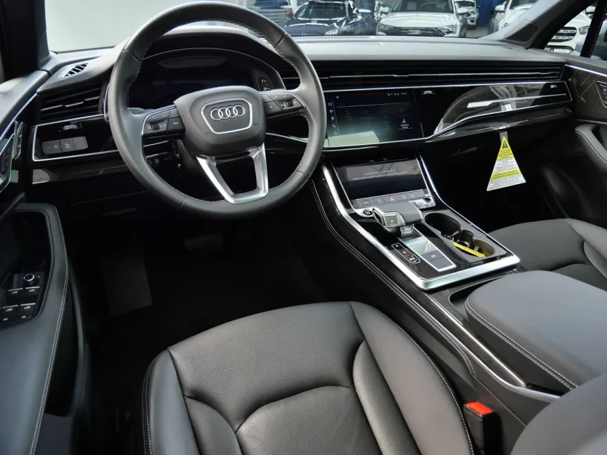 2025 Audi Q7 Premium Plus photo 1