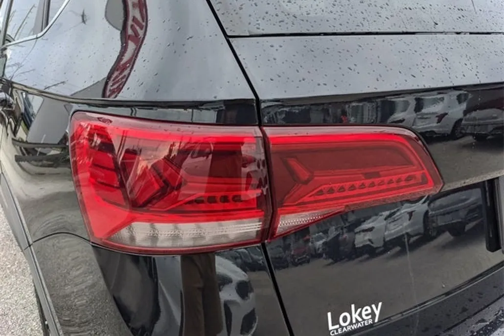 2022 Volkswagen Taos SE photo 1