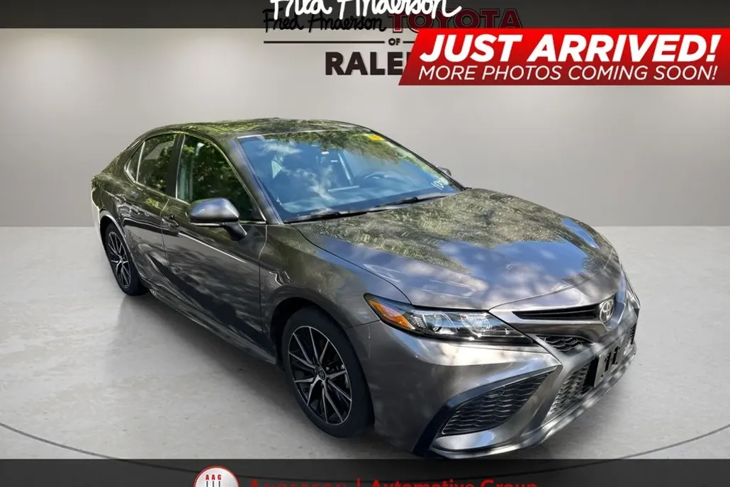 2024 Toyota Camry SE photo 1