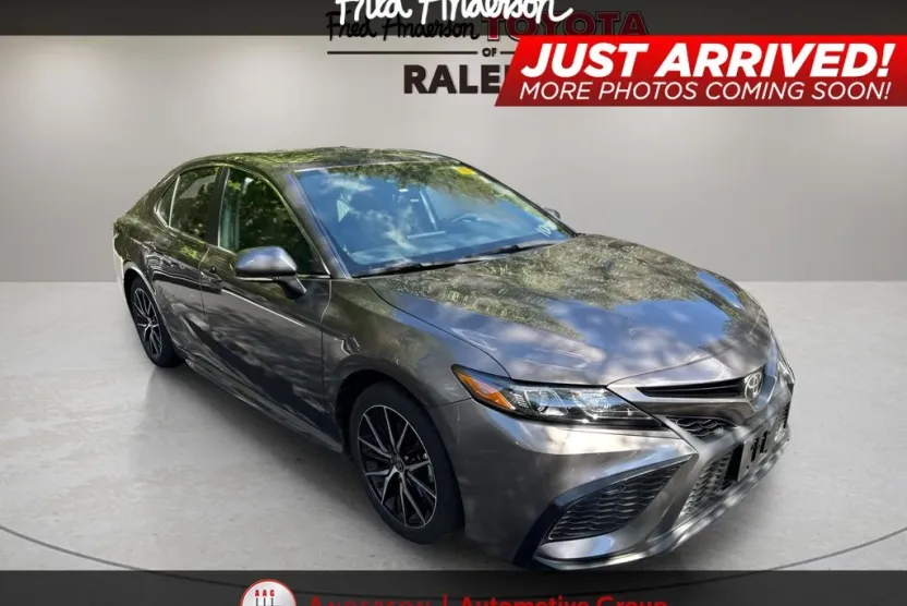 2024 Toyota Camry SE photo 1