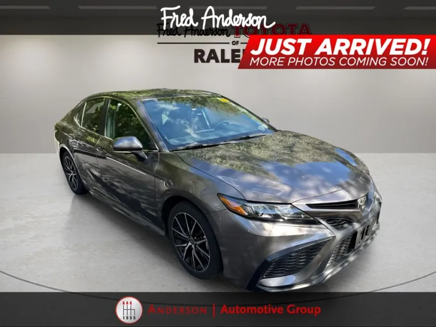2024 Toyota Camry SE photo 1