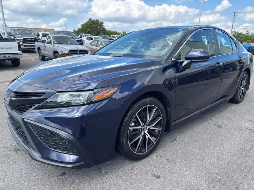 2021 Toyota Camry SE photo 1