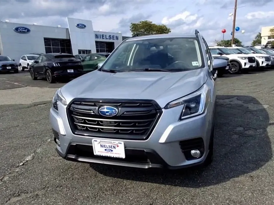 2023 Subaru Forester Premium photo 1