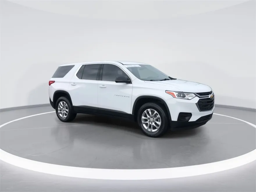 2021 Chevrolet Traverse LS photo 1