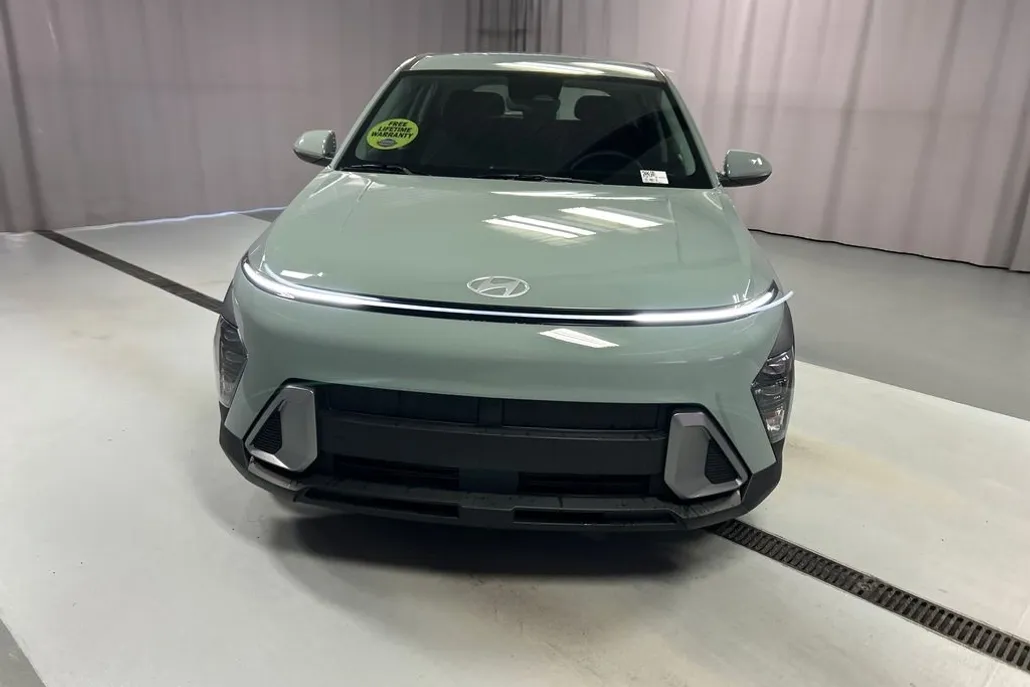 2026 Hyundai Kona SE photo 1