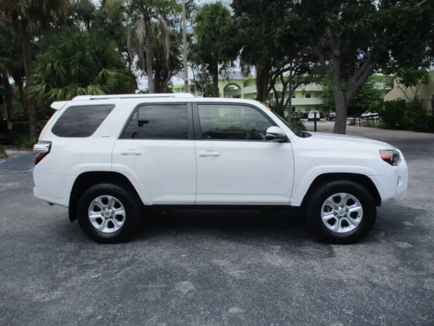 2017 Toyota 4Runner SR5 Premium photo 1