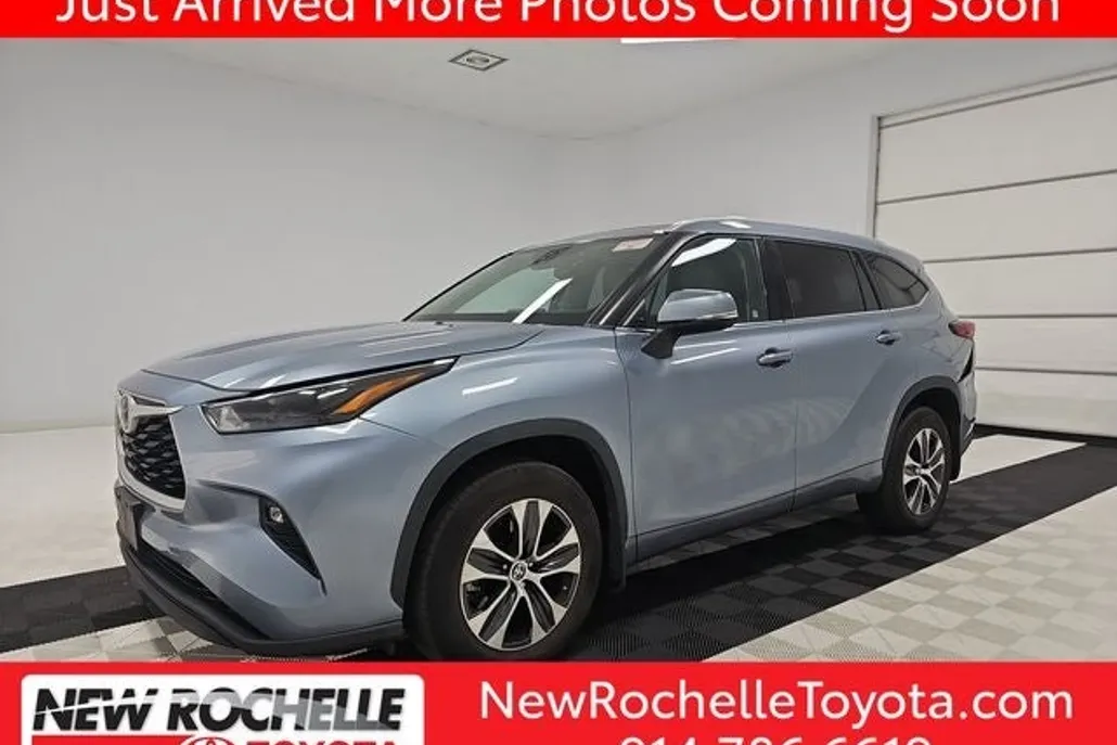 2022 Toyota Highlander XLE photo 1