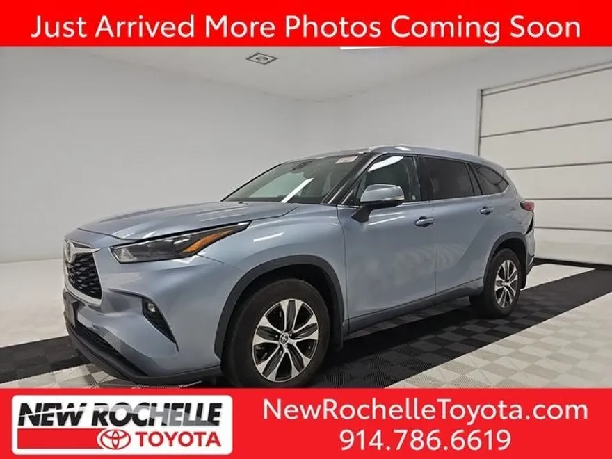 2022 Toyota Highlander XLE photo 1