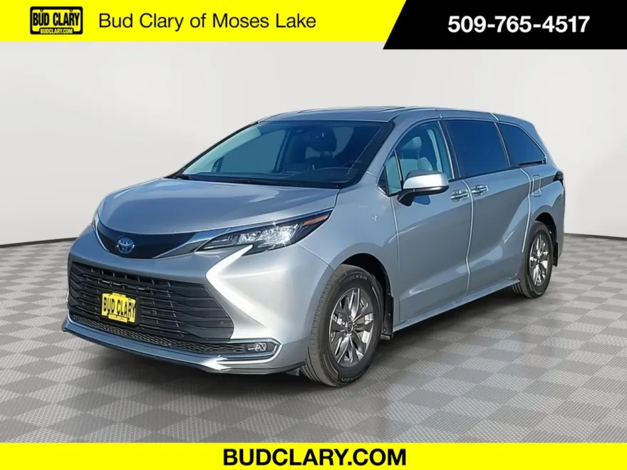 2023 Toyota Sienna XLE photo 1