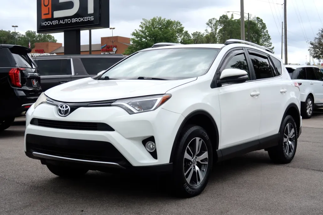 2016 Toyota RAV4 XLE photo 1