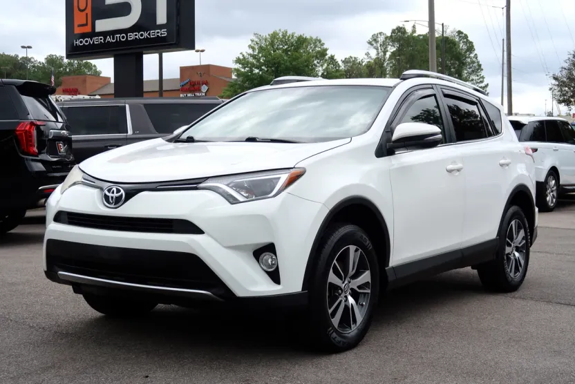2016 Toyota RAV4 XLE photo 1