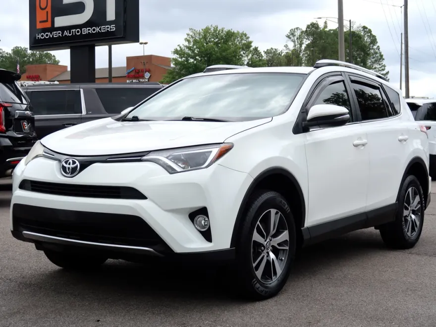 2016 Toyota RAV4 XLE photo 1