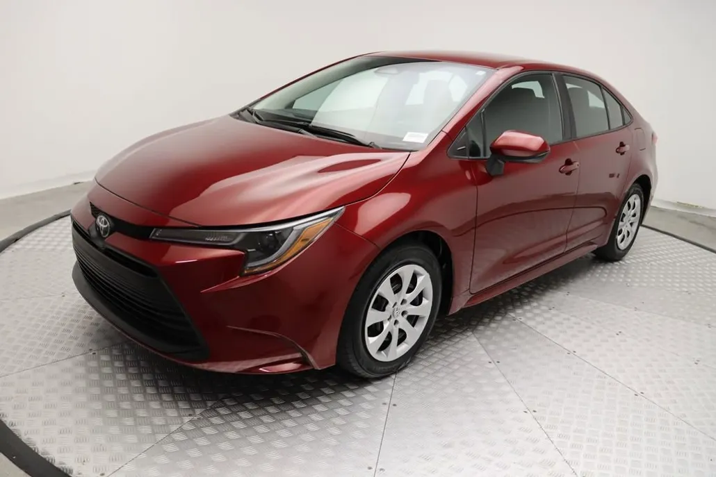 2023 Toyota Corolla LE photo 1