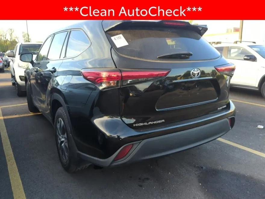 2021 Toyota Highlander XLE photo 1