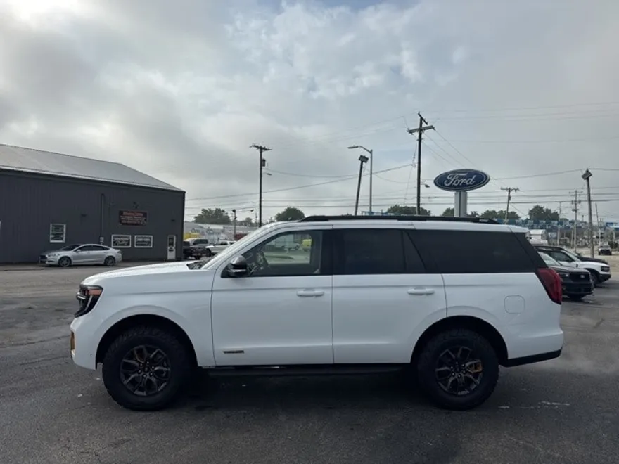 2025 Ford Expedition photo 1