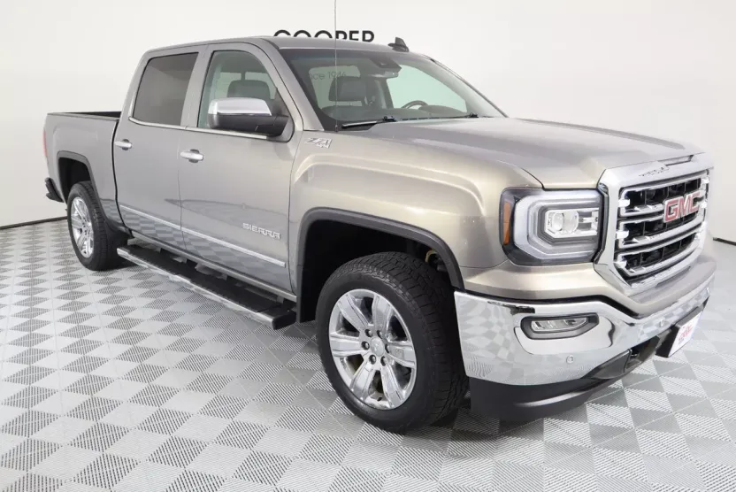 2017 Gmc Sierra 1500 SLT photo 1