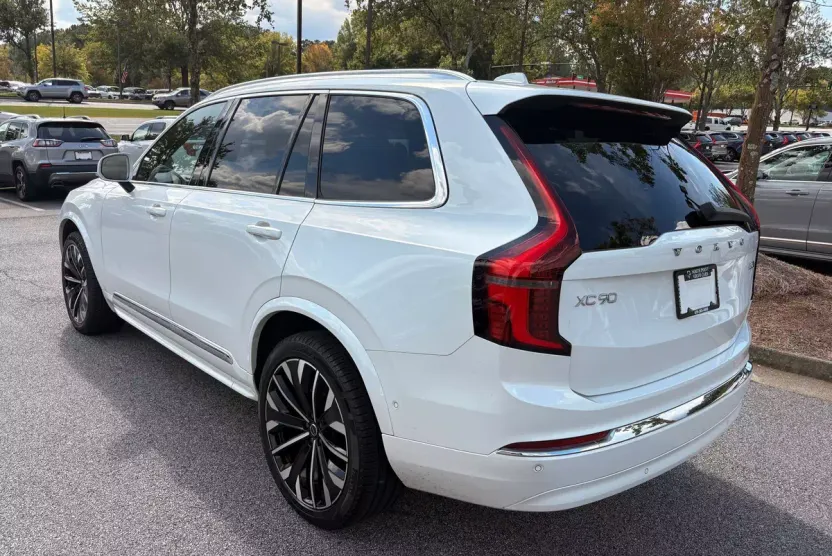 2025 Volvo XC90 B5 Plus photo 1