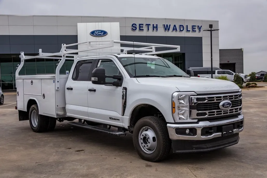 2025 Ford F-350 photo 1
