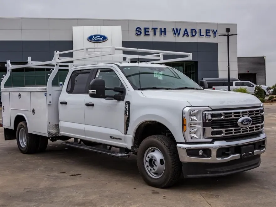 2025 Ford F-350 photo 1