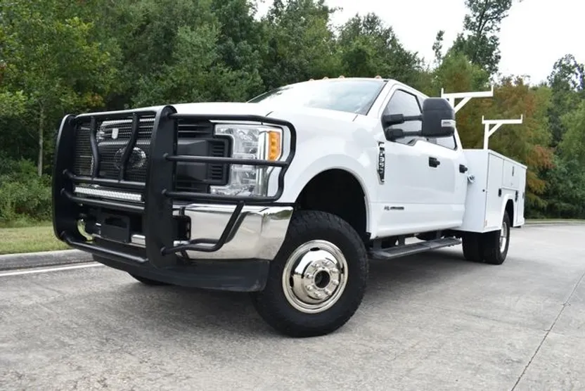 2017 Ford F-350 XL photo 1