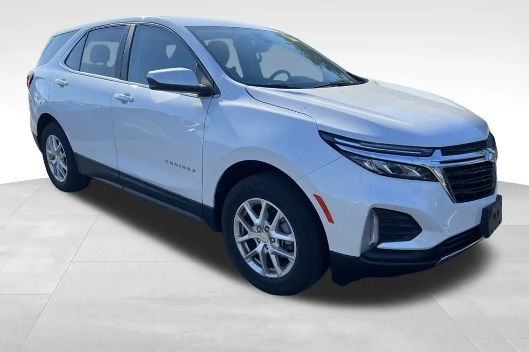 2022 Chevrolet Equinox LT photo 1