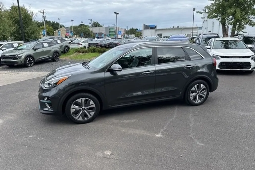 2022 Kia Niro EV S photo 1