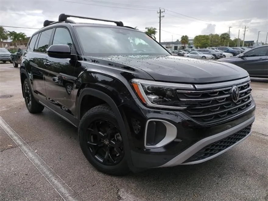 2024 Volkswagen Atlas Peak Edition SEL photo 1