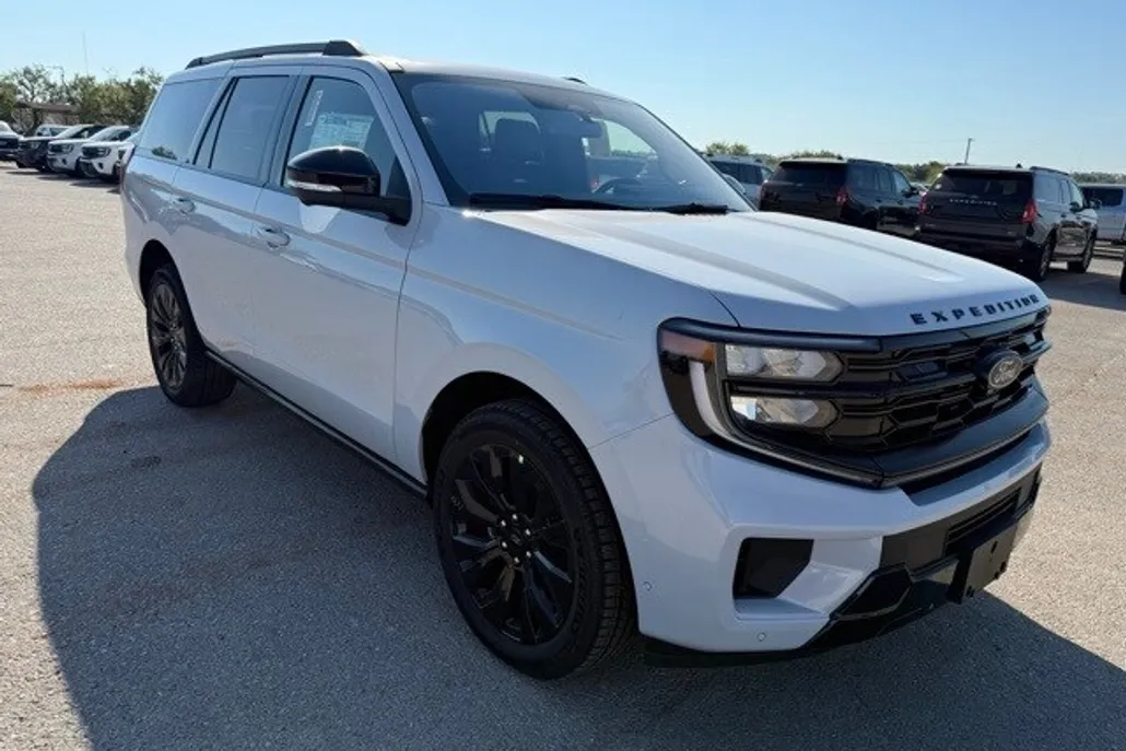 2025 Ford Expedition Platinum photo 1