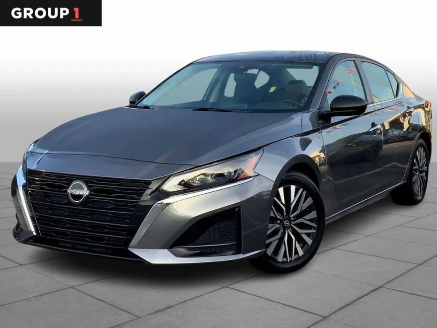 2024 Nissan Altima 2.5 SV photo 1