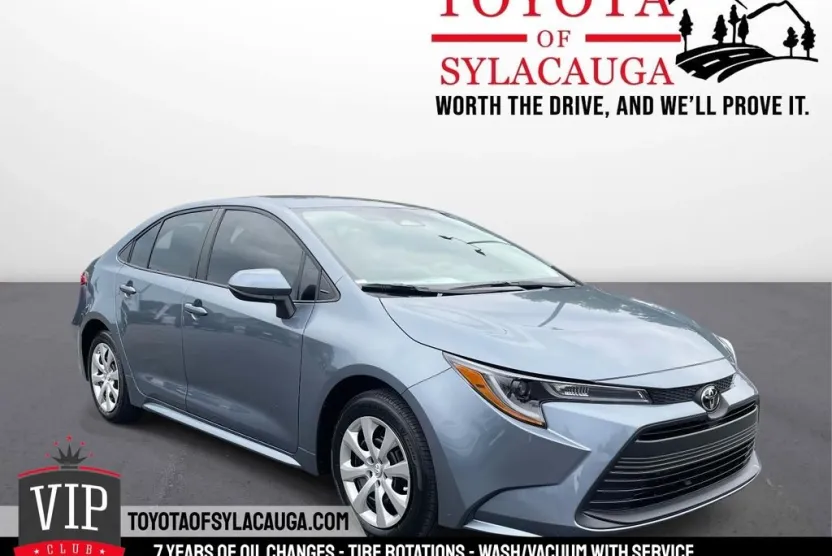 2025 Toyota Corolla LE photo 1