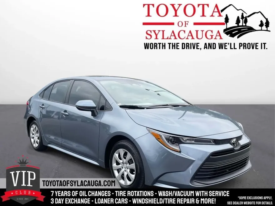 2025 Toyota Corolla LE photo 1