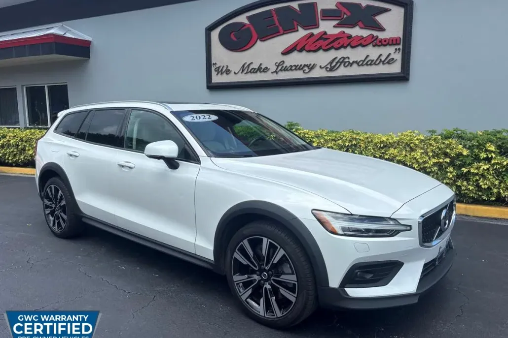 2022 Volvo V60 Cross Country T5 AWD photo 1
