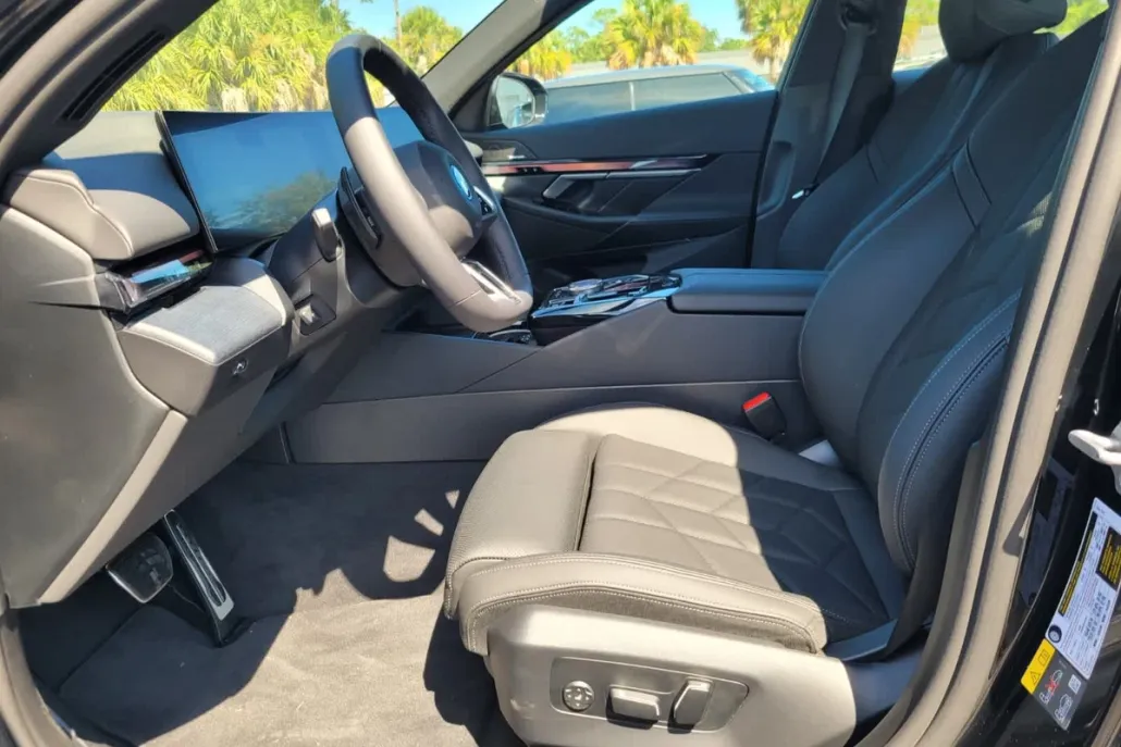 2026 Bmw 550e xDrive photo 1