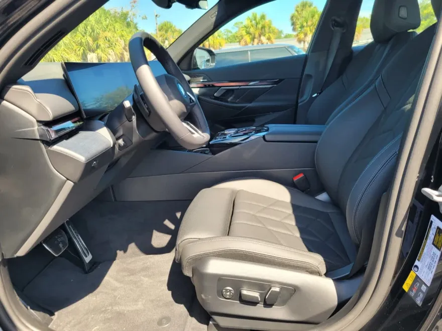 2026 Bmw 550e xDrive photo 1