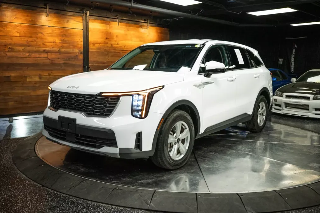 2024 Kia Sorento LX photo 1