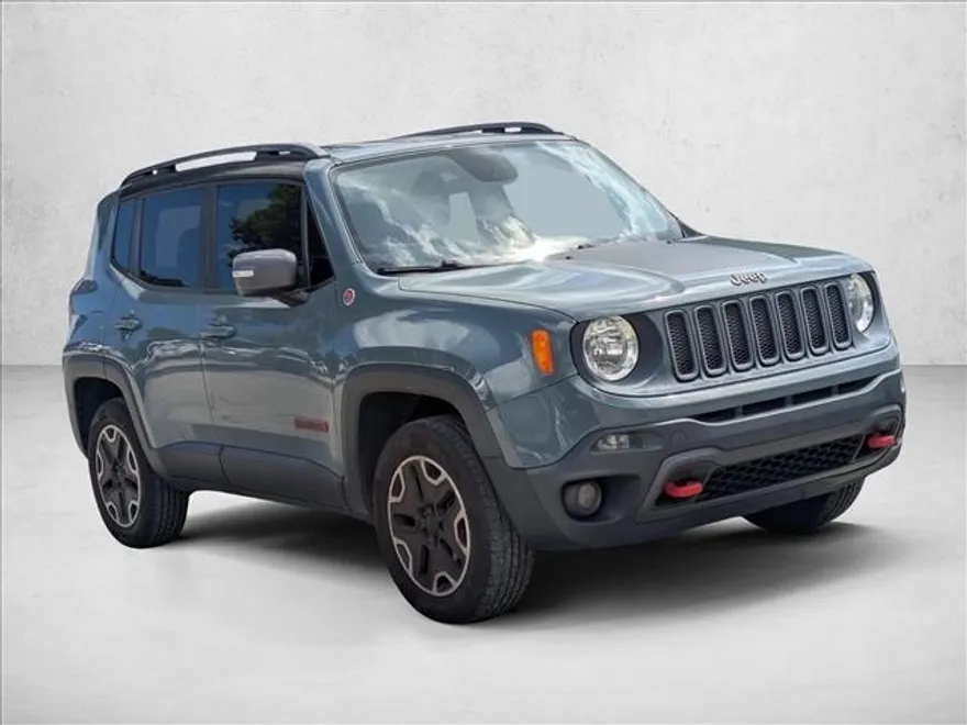 2015 Jeep Renegade Trailhawk photo 2