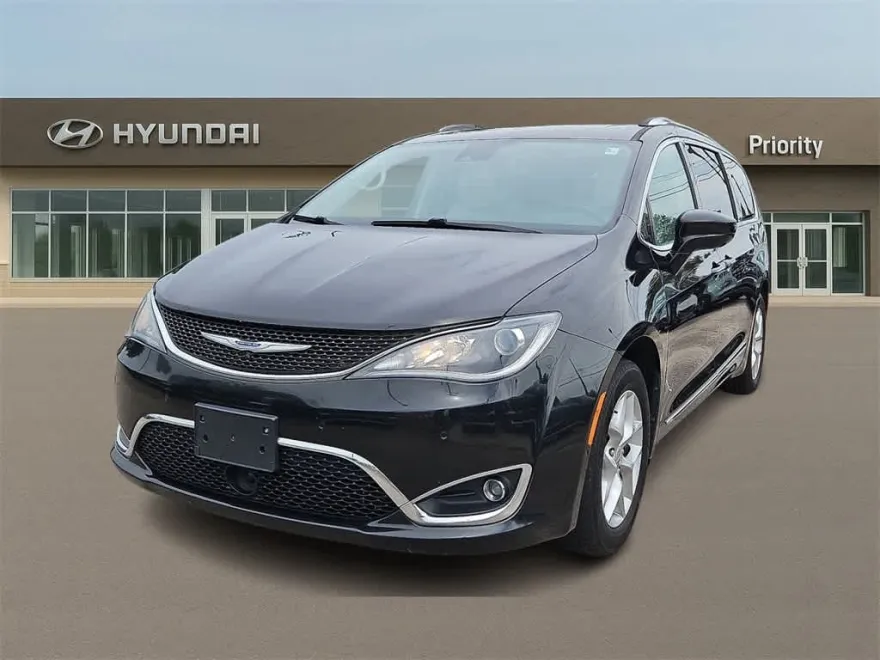 2019 Chrysler Pacifica Touring Plus photo 1