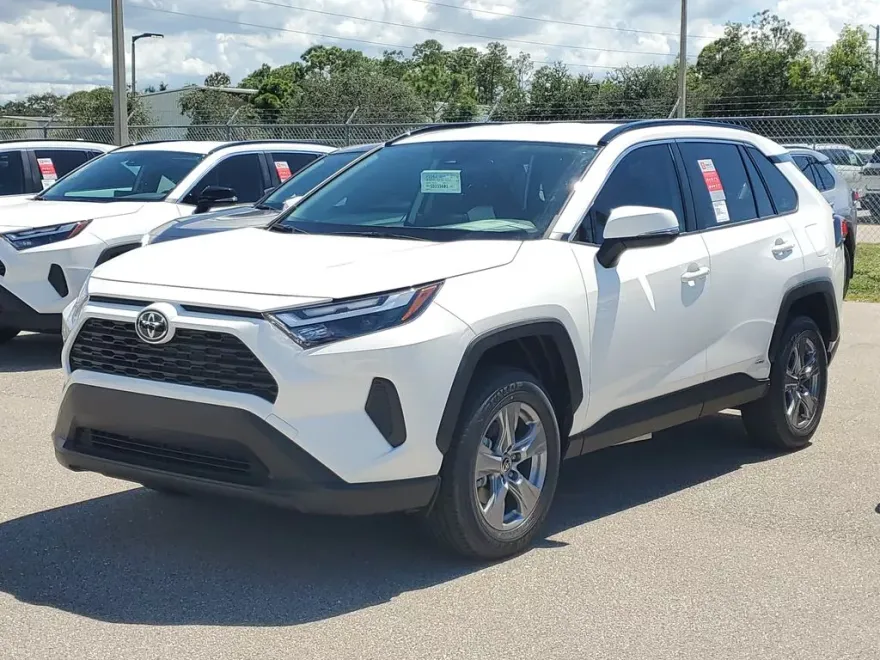 2025 Toyota RAV4 Hybrid LE photo 1