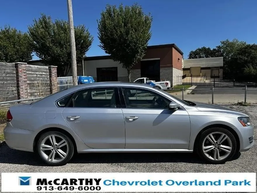 2014 Volkswagen Passat SE photo 1