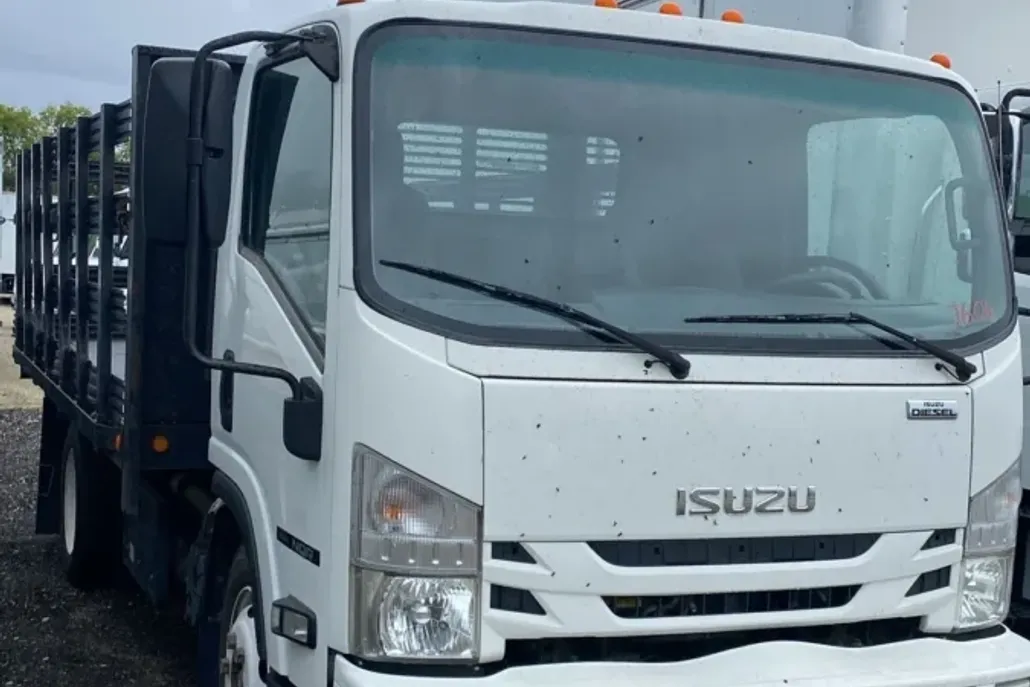 2017 Isuzu NQR photo 1