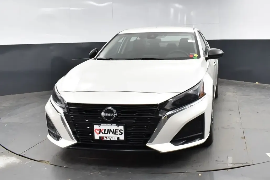 2024 Nissan Altima 2.5 SV photo 1