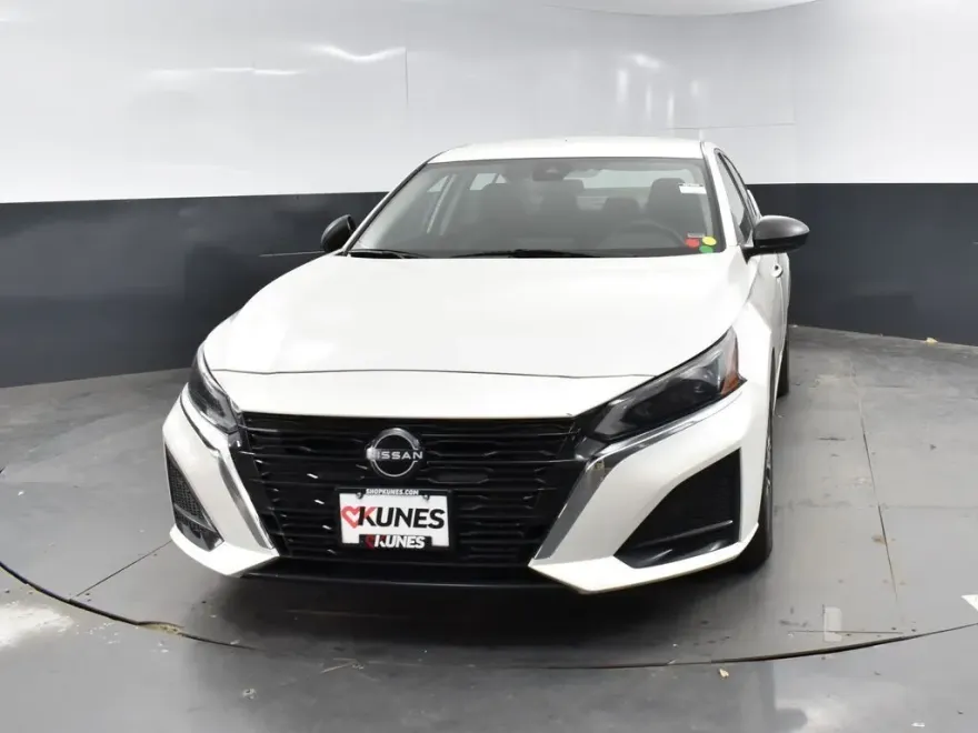 2024 Nissan Altima 2.5 SV photo 1