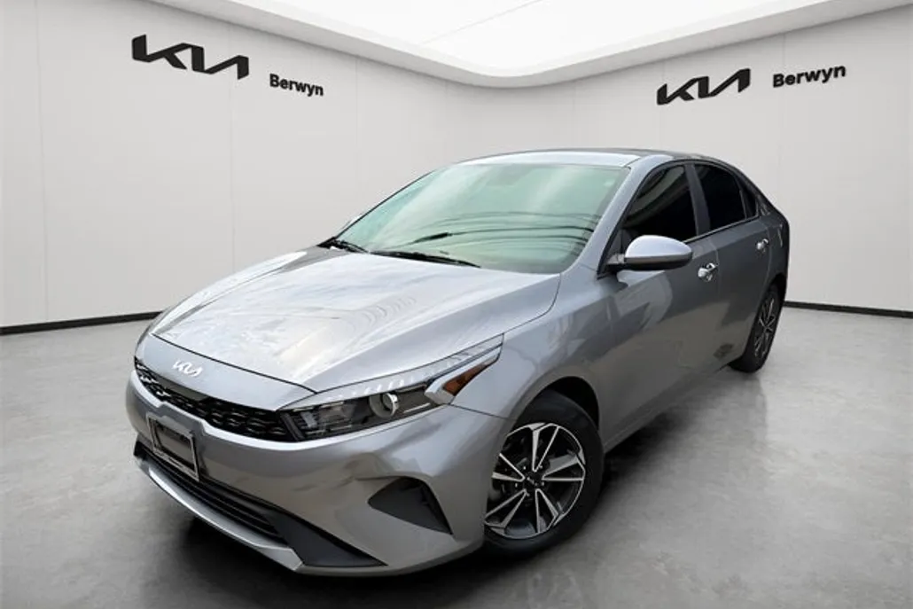 2023 Kia Forte LXS photo 1