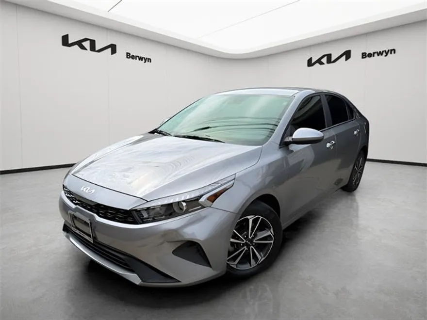 2023 Kia Forte LXS photo 1