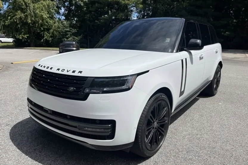 2025 Land Rover Range Rover SE photo 1