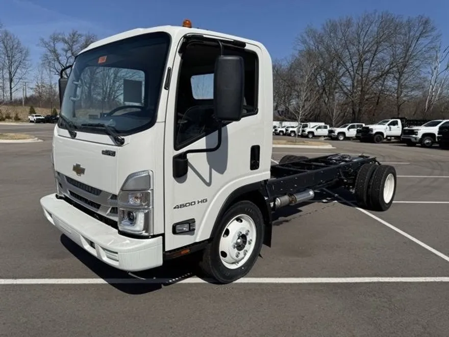 2024 Chevrolet Silverado 4500HD Base photo 1