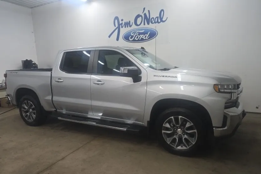 2022 Chevrolet Silverado 1500 LT photo 1
