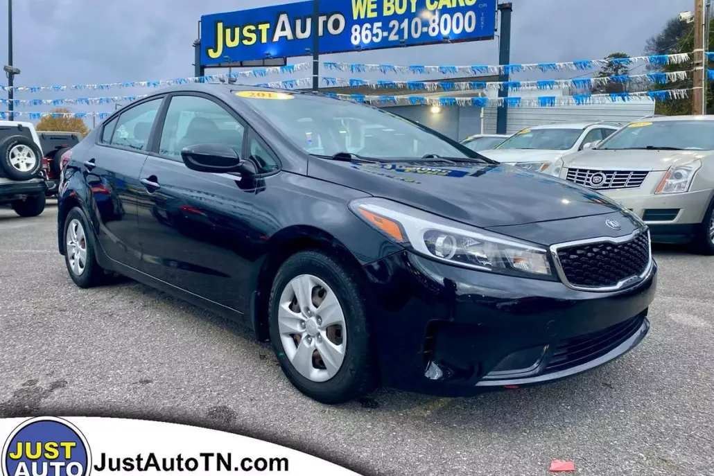 2017 Kia Forte LX photo 1